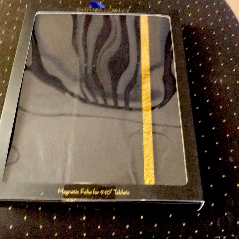 Magnetic folio for 9-10” tablets